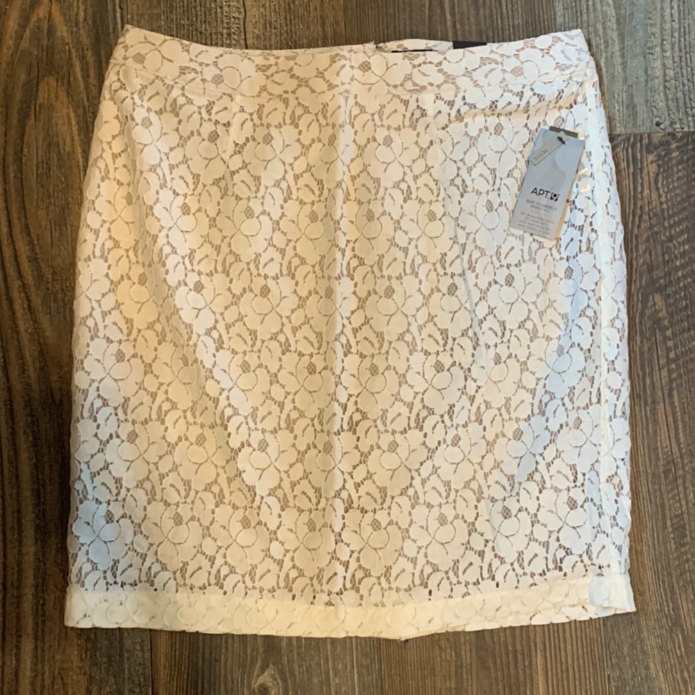 NWT Petite Lace Pen Skirt in Creamy Marshmallow
